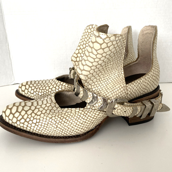 Freebird by Steven Ankle Boot Blade White Snake Embossed Leather Bootie Low 8 - Picture 7 of 12